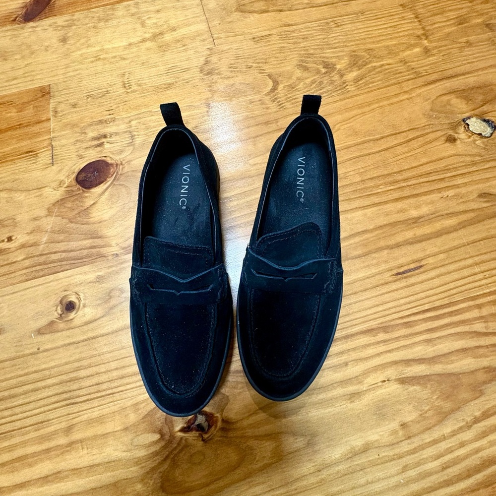 Vionic Black Moccasin-Style Flats